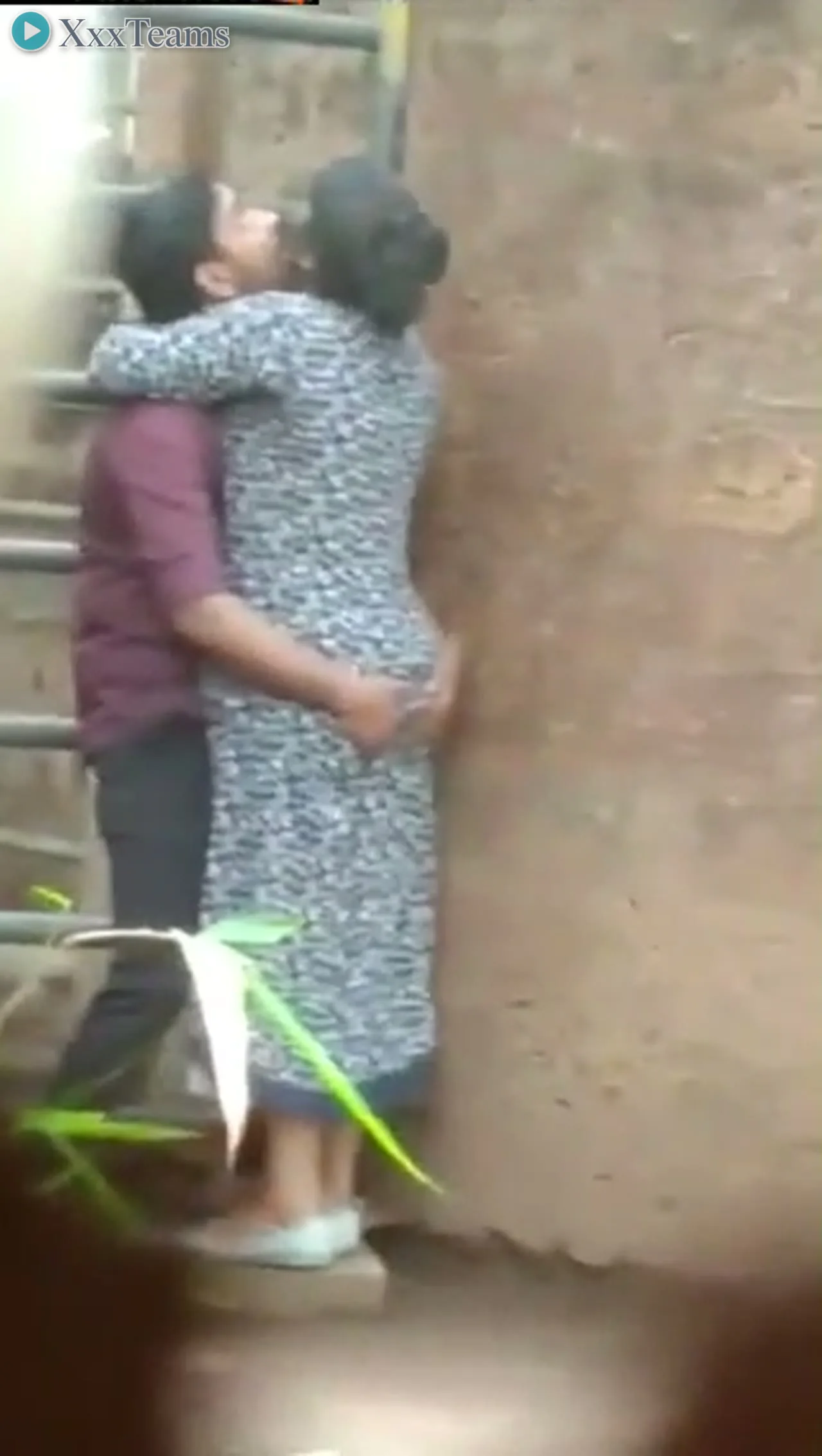 Desi Bhabhi Garden Blowjob – scene 1