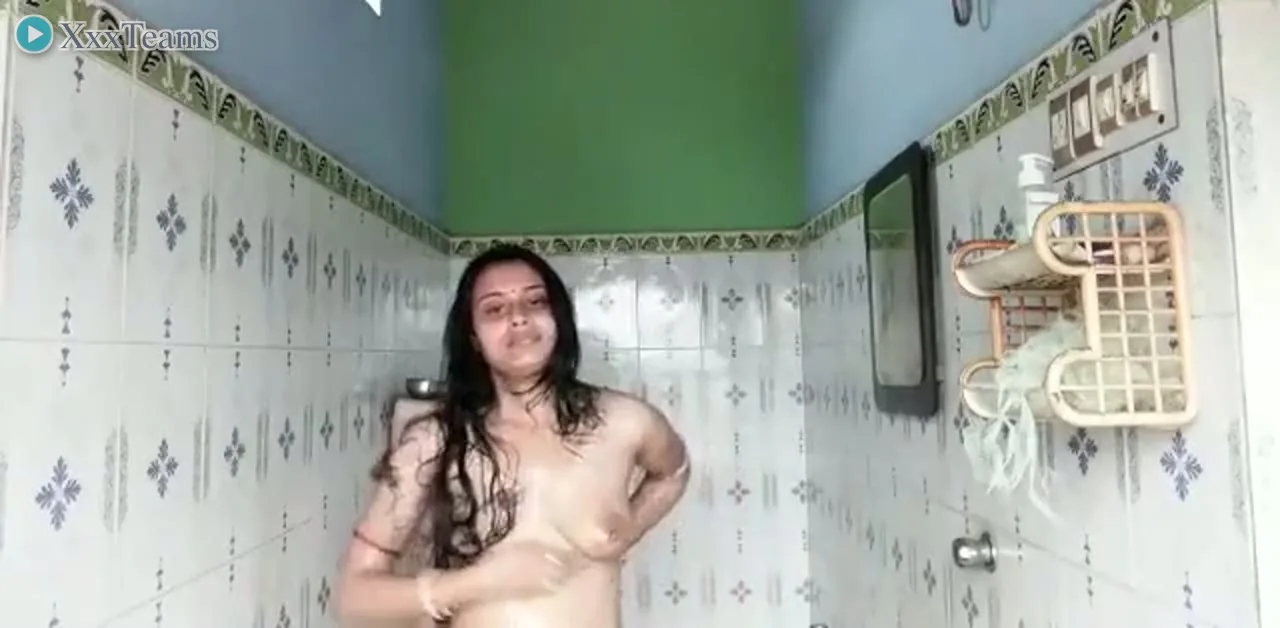 Bhabhi Bathroom Masturbation – scene 1