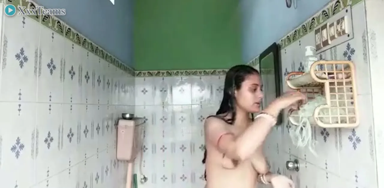Bhabhi Bathroom Masturbation – scene 3