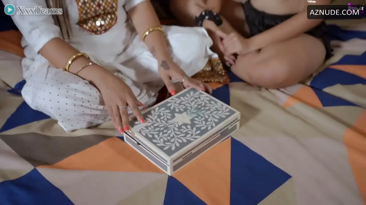 Khilona Lesbian Scene – scene 3